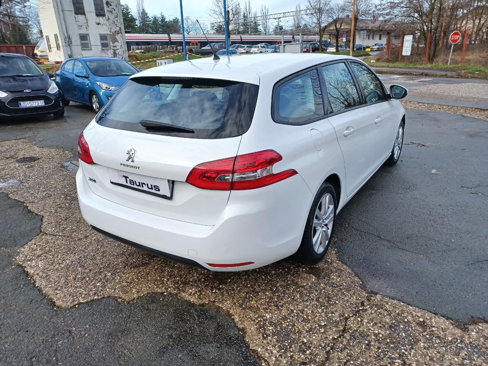 Peugeot 308 SW1,6 HDi na ime kupca NAVI KLIMA PDC ALU HR AUTO kartice, fotografija 15