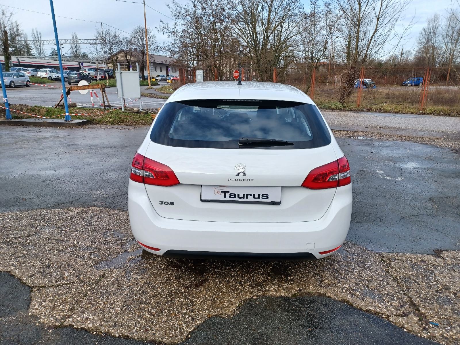 Peugeot 308 SW1,6 HDi na ime kupca NAVI KLIMA PDC ALU HR AUTO kartice, fotografija 18