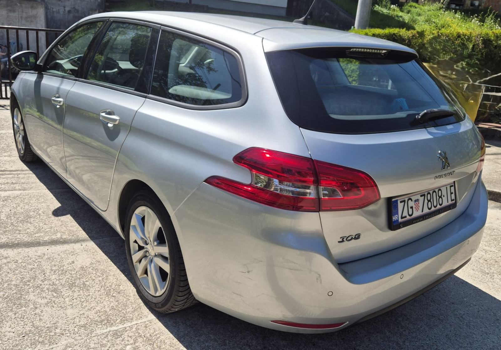 Peugeot 308 SW 1,6 BlueHDi, fotografija 3