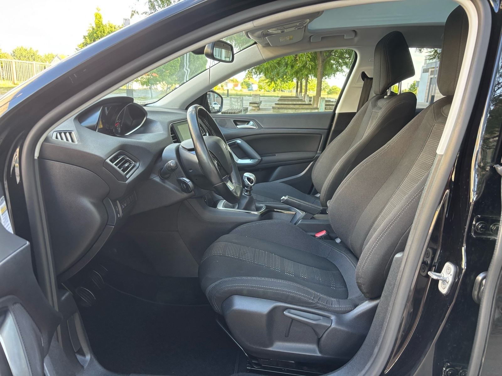 Peugeot 308 SW 1,6 BlueHDi, NAVI., KAMERA, PANORAMA, JAMSTVO, fotografija 11