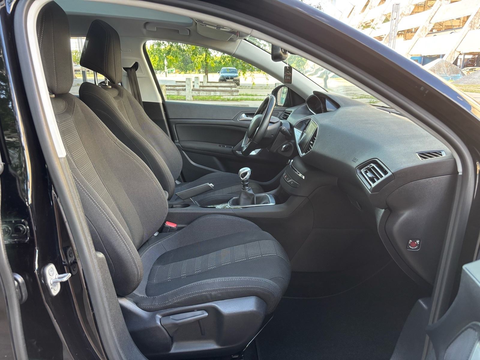 Peugeot 308 SW 1,6 BlueHDi, NAVI., KAMERA, PANORAMA, JAMSTVO, fotografija 12