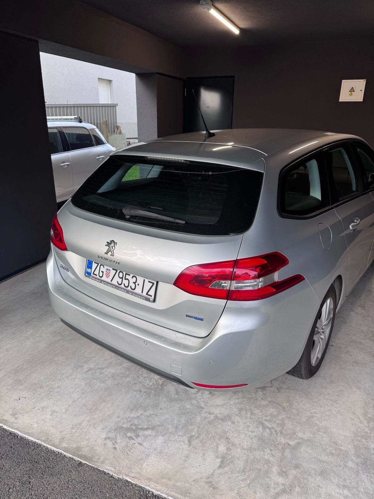 Peugeot 308 SW 1,6 BlueHDi, fotografija 3