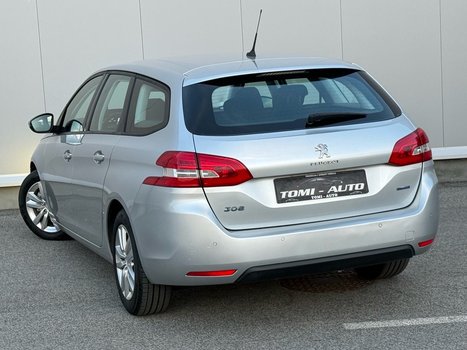 PEUGEOT 308 SW 1,6 BlueHDi-TEMPOMAT-NAVIGACIJA-LED-PARK SENZORI, fotografija 4