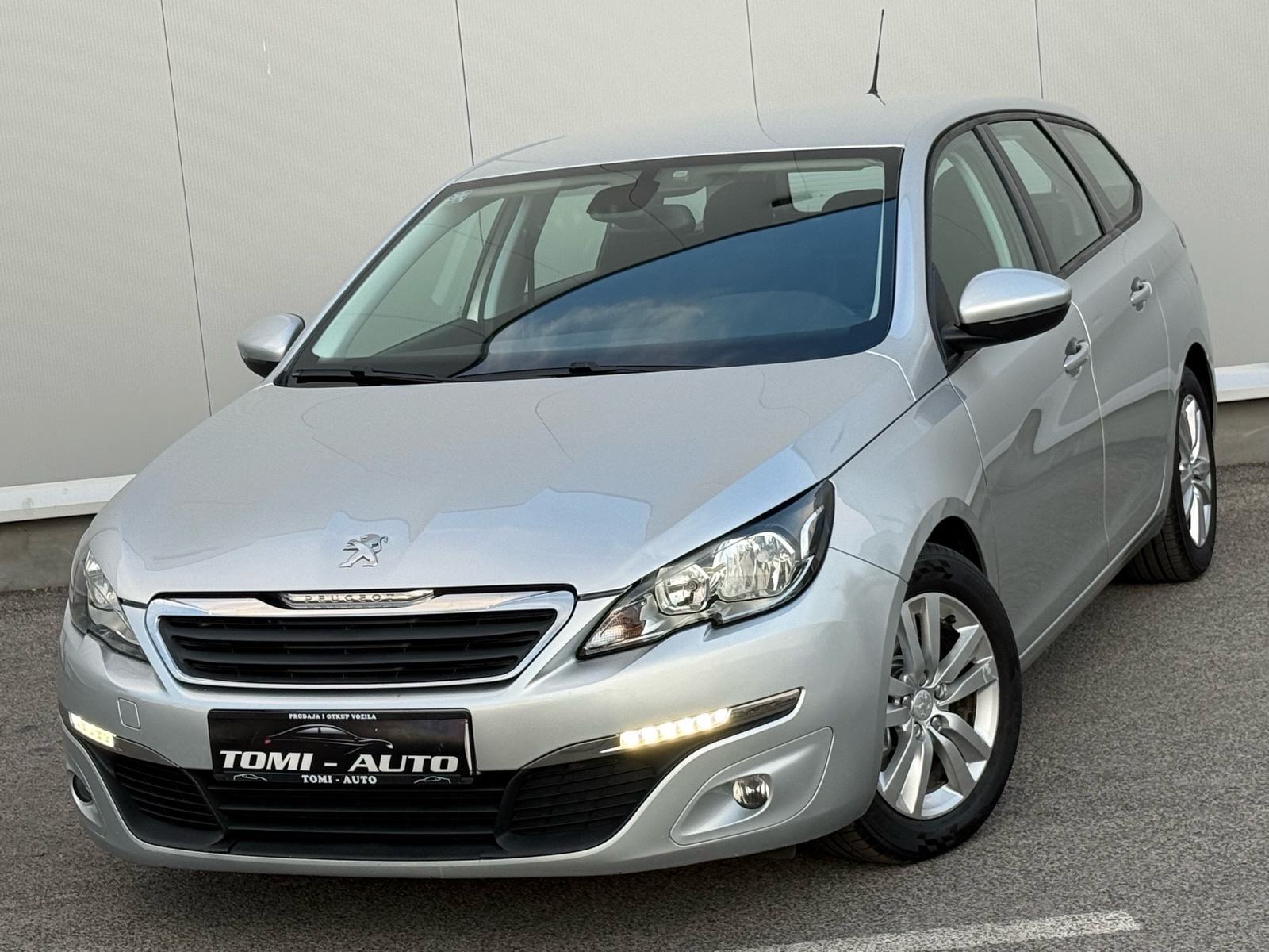 PEUGEOT 308 SW 1,6 BlueHDi-TEMPOMAT-NAVIGACIJA-LED-PARK SENZORI, fotografija 2