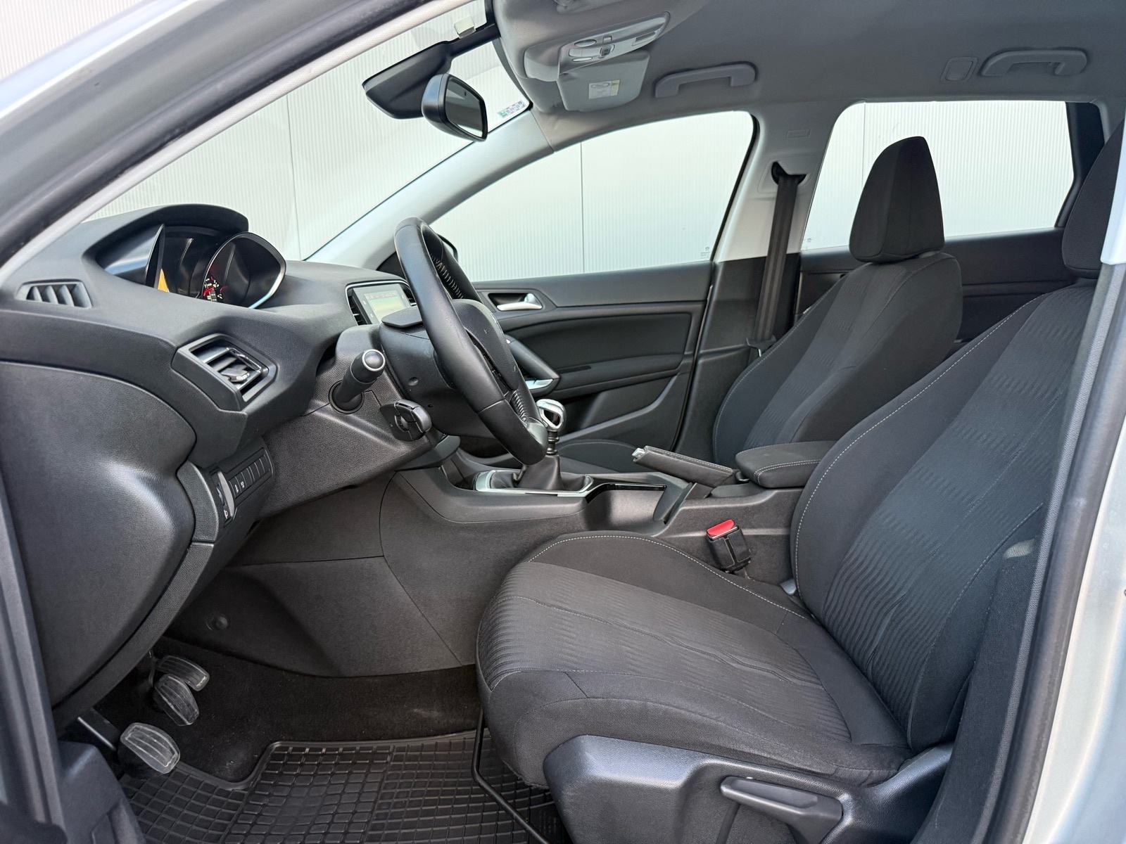 PEUGEOT 308 SW 1,6 BlueHDi-TEMPOMAT-NAVIGACIJA-LED-PARK SENZORI, fotografija 16