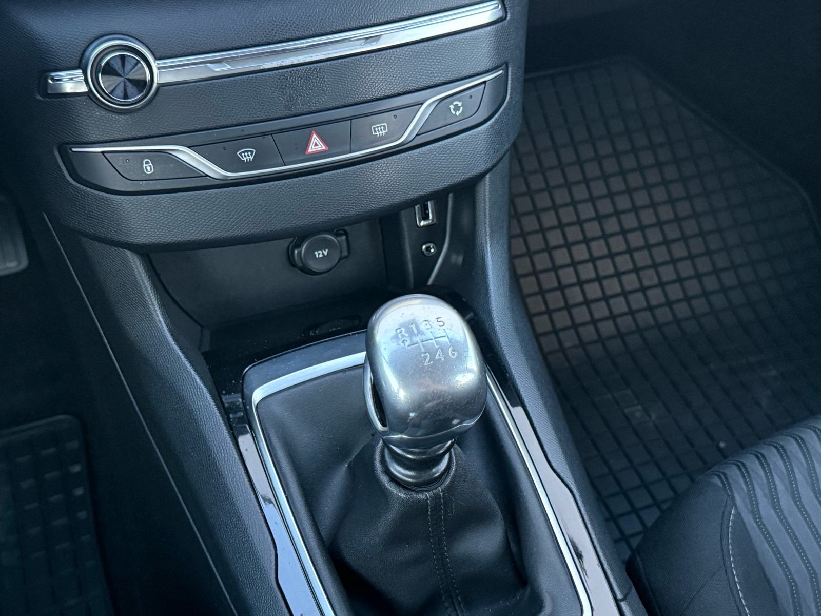 PEUGEOT 308 SW 1,6 BlueHDi-TEMPOMAT-NAVIGACIJA-LED-PARK SENZORI, fotografija 14