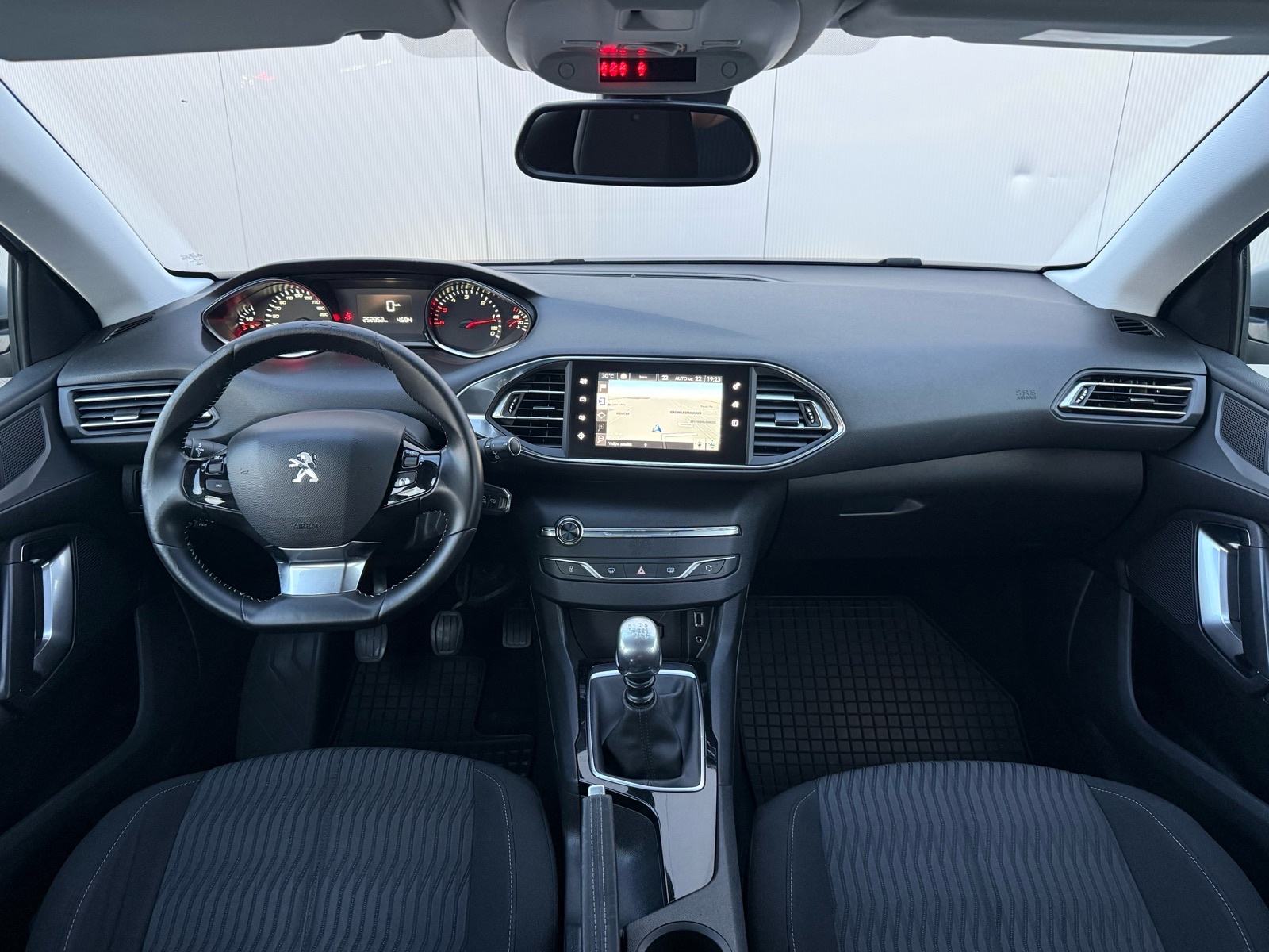 PEUGEOT 308 SW 1,6 BlueHDi-TEMPOMAT-NAVIGACIJA-LED-PARK SENZORI, fotografija 11