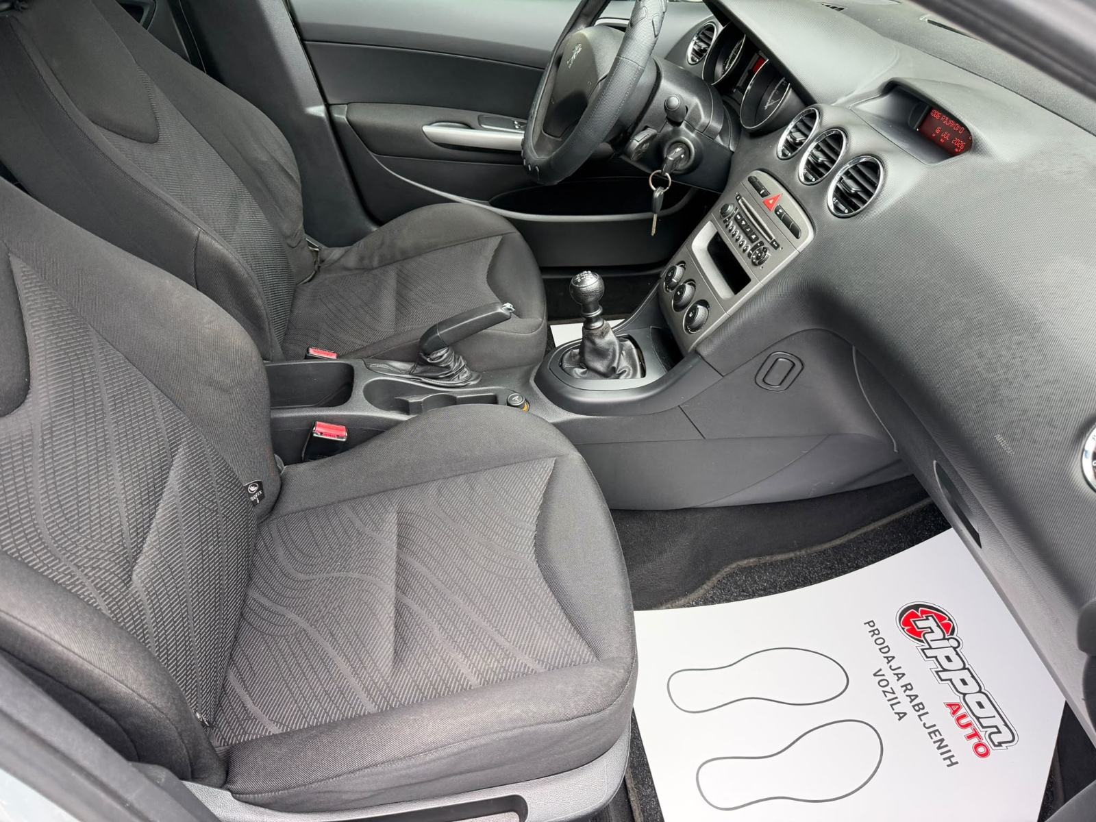 Peugeot 308 SW 1,6 HDi KLIMA - REGISTRIRAN - AUTOKREDIT, fotografija 19