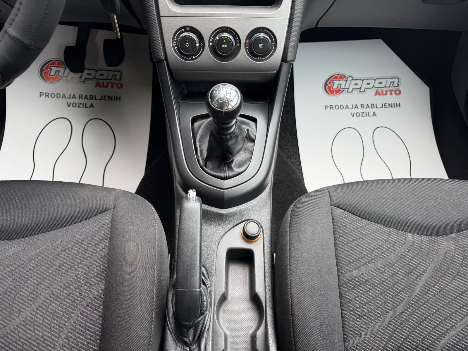 Peugeot 308 SW 1,6 HDi KLIMA - REGISTRIRAN - AUTOKREDIT, fotografija 16