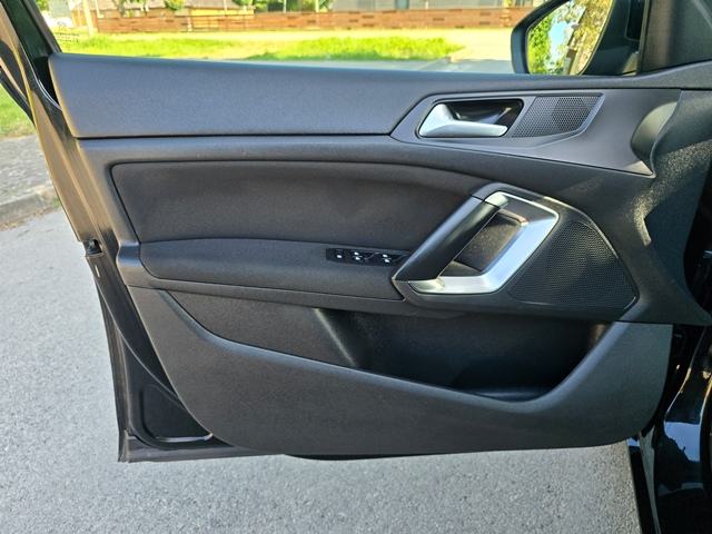 PEUGEOT 308 SW 1.6 HDI-NAVI-TEMPO-P.KAMERA-PDC-LED-V.SERVIS-POTVRDA Km, fotografija 13