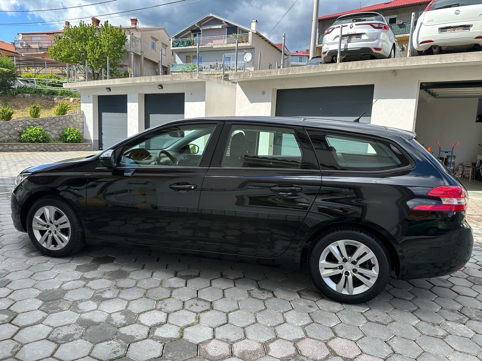 Peugeot 308 SW 1,6 HDI - SERVISNA-1 VLASNIK-GARANCIJA-SERVIS GRATIS!, fotografija 2