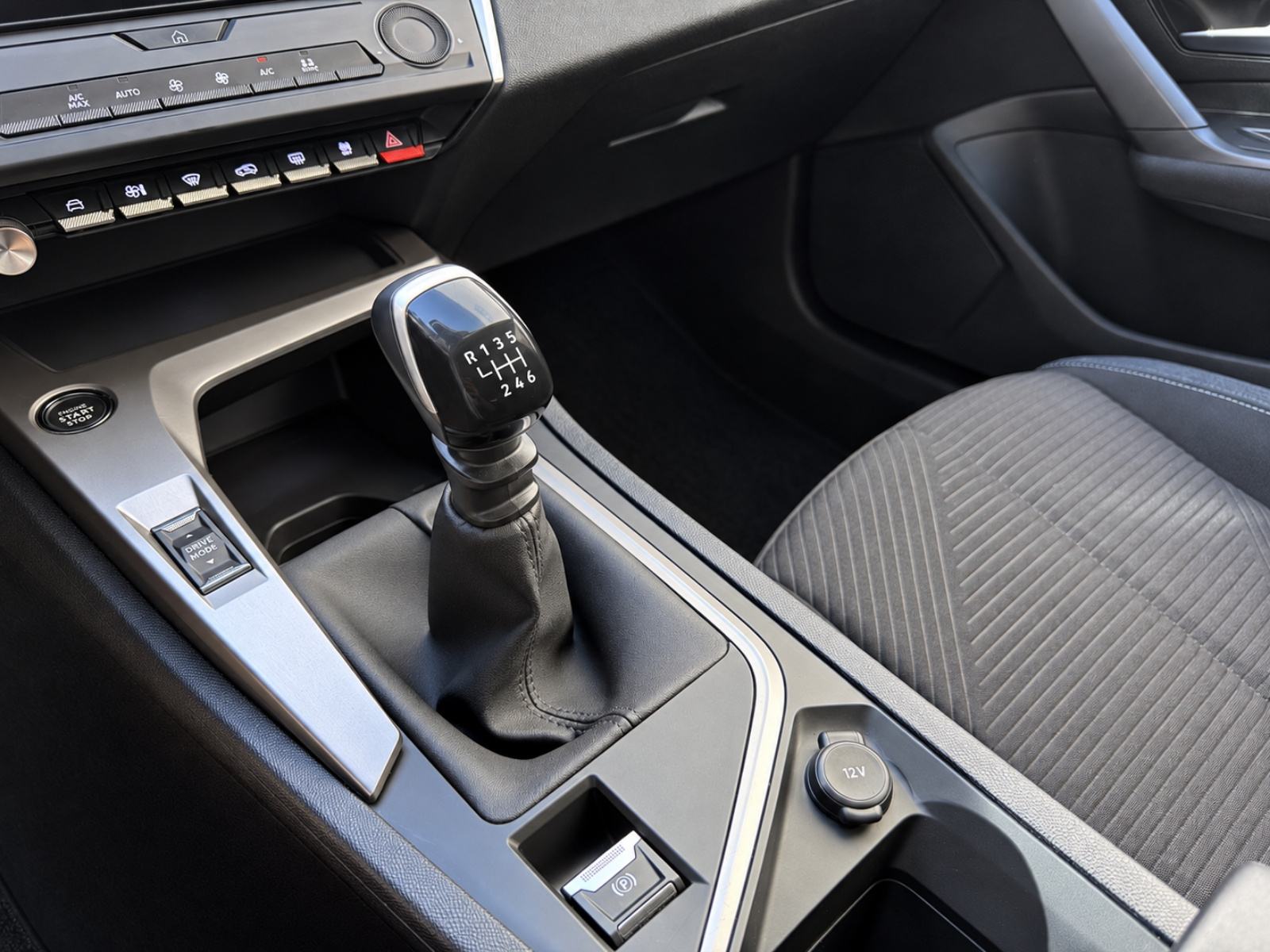 Peugeot 308 SW 1.2 * NOVI ZUPČASTI REMEN * FULL LED * PREMIUM JAMSTVO, fotografija 17