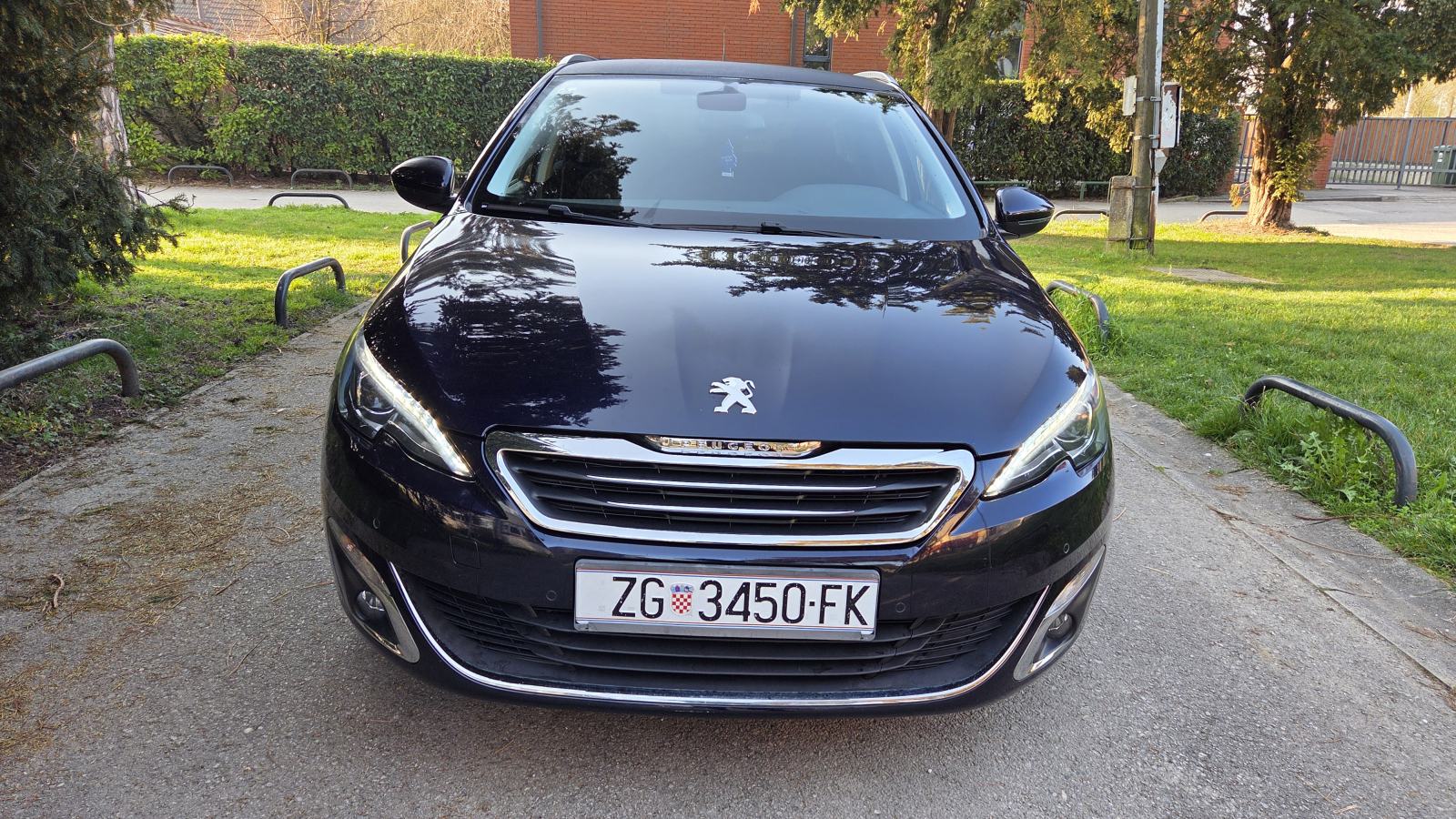 Peugeot 308 SW PureTech96kw/130ks, Allure, 90 000km,HR auto odličan, fotografija 2