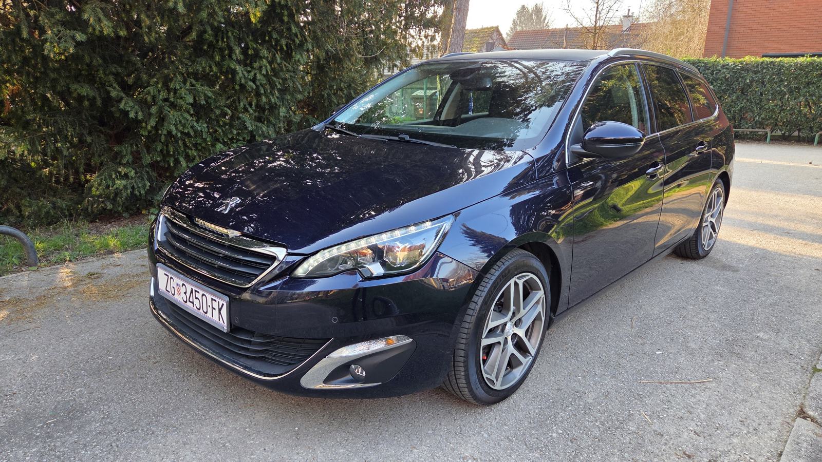 Peugeot 308 SW PureTech96kw/130ks, Allure, 90 000km,HR auto odličan, fotografija 3