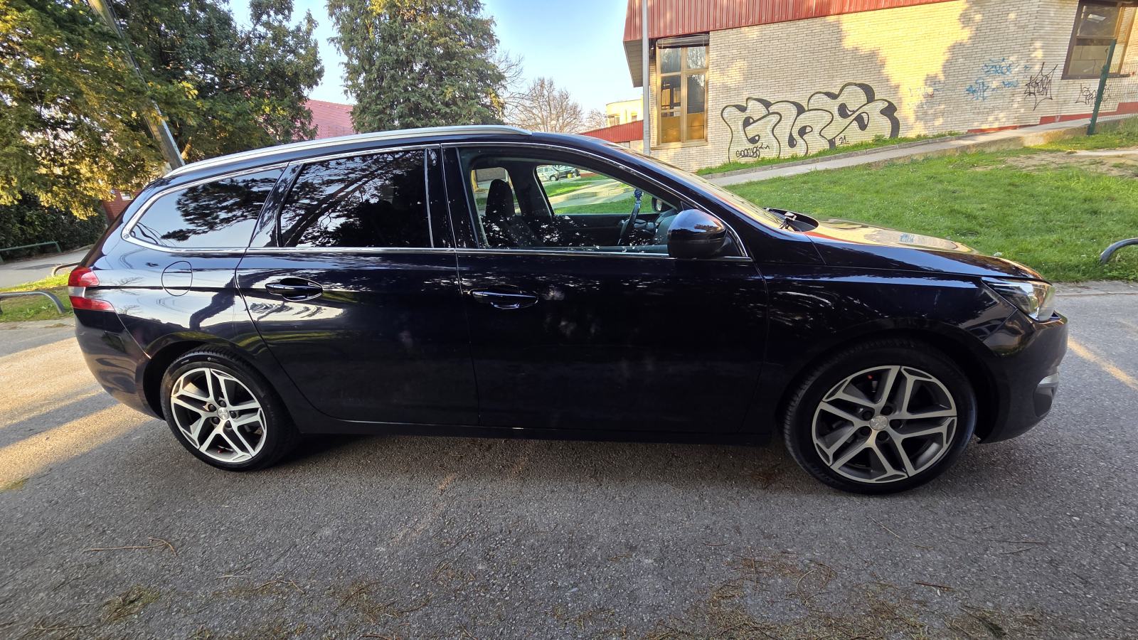 Peugeot 308 SW PureTech96kw/130ks, Allure, 90 000km,HR auto odličan, fotografija 4