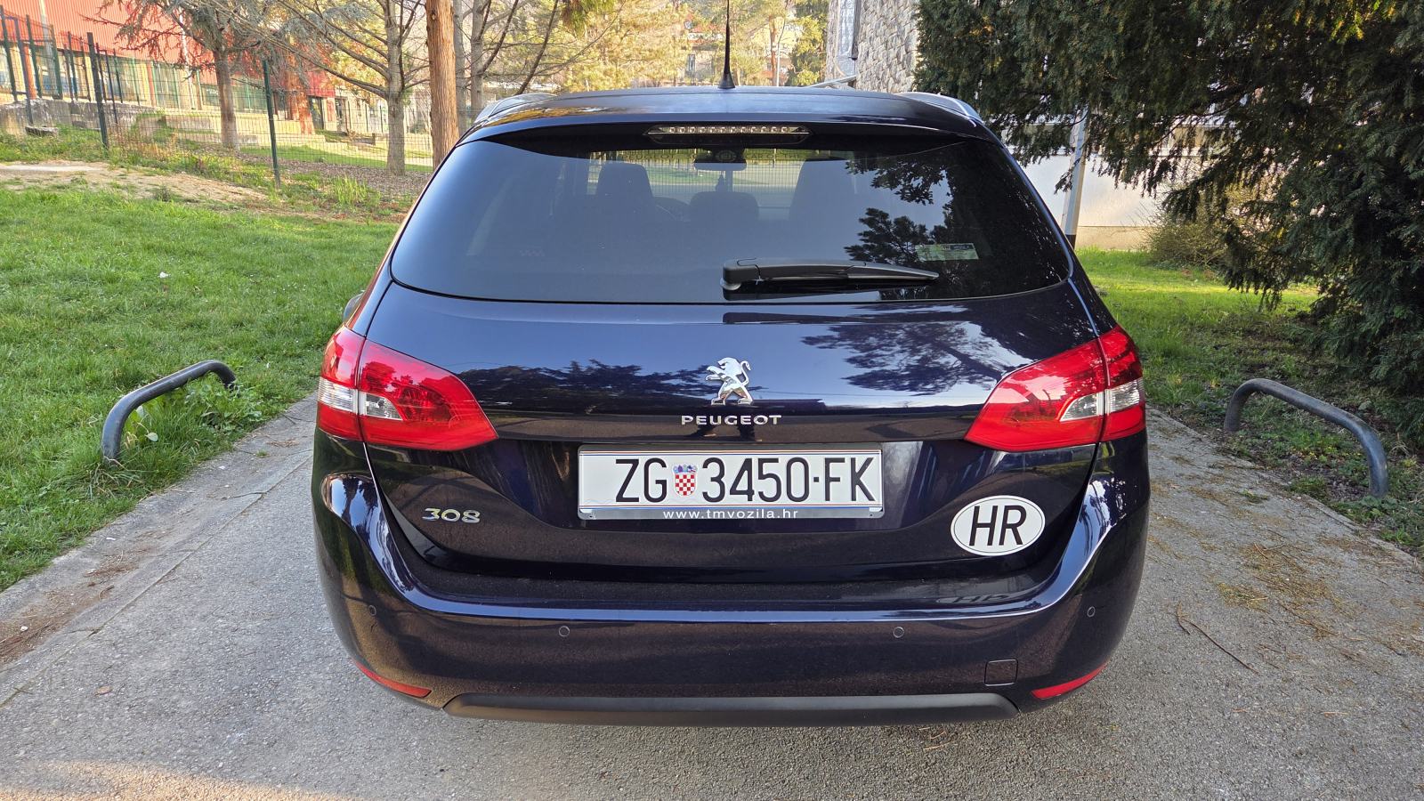 Peugeot 308 SW PureTech96kw/130ks, Allure, 90 000km,HR auto odličan, fotografija 6