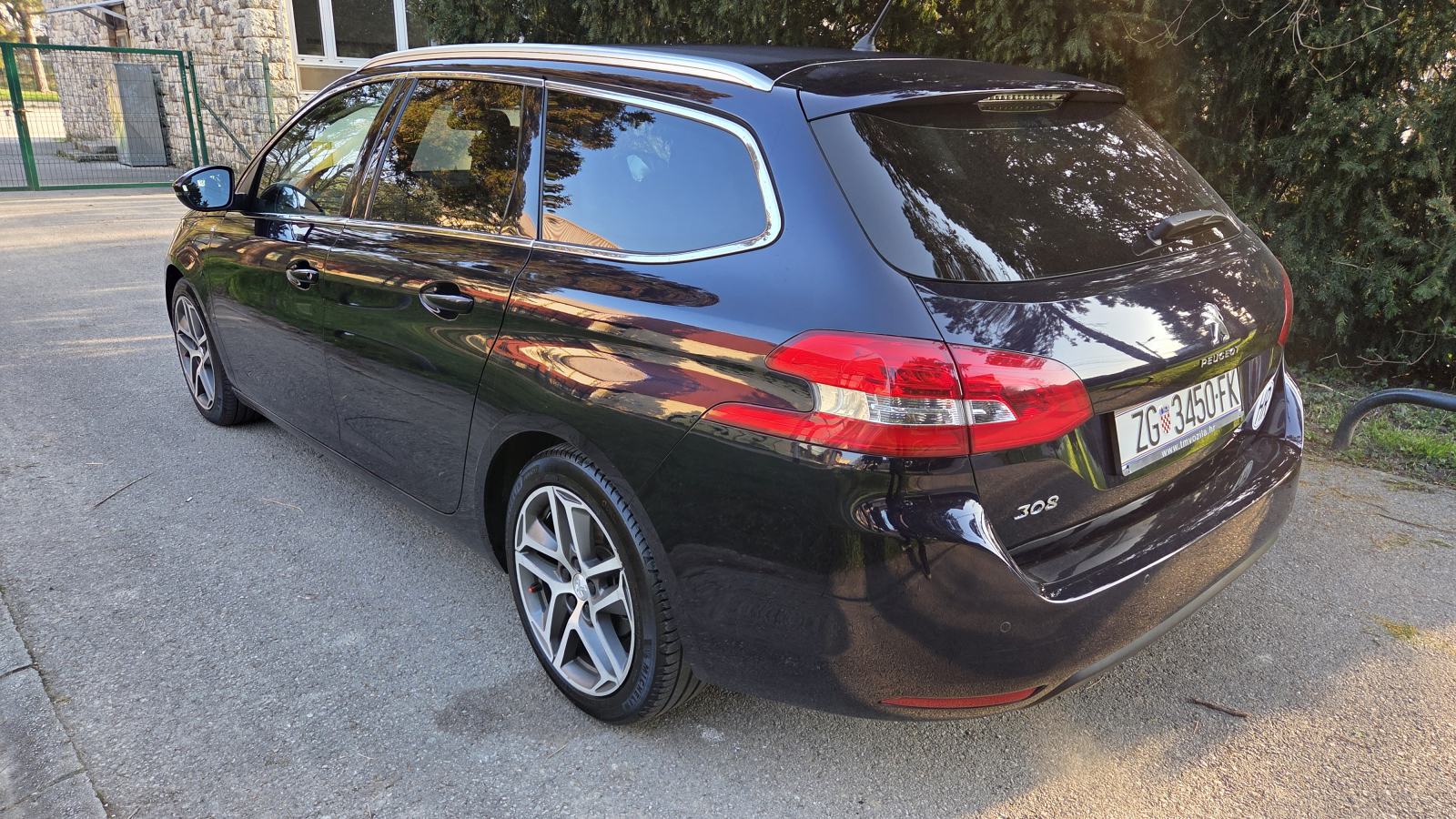 Peugeot 308 SW PureTech96kw/130ks, Allure, 90 000km,HR auto odličan, fotografija 7