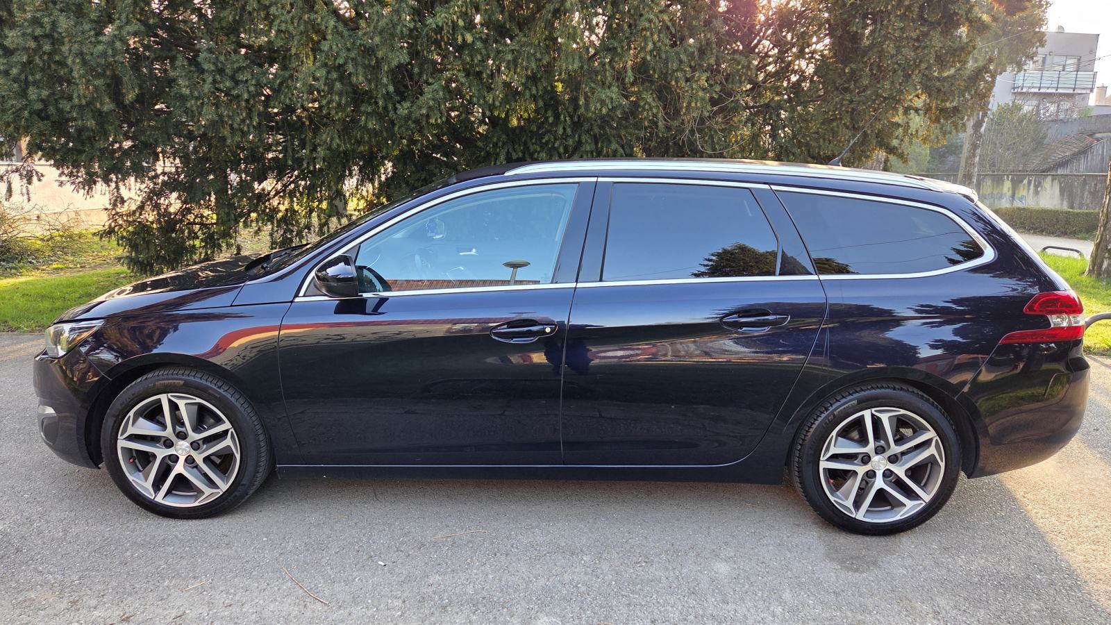 Peugeot 308 SW PureTech96kw/130ks, Allure, 90 000km,HR auto odličan, fotografija 8