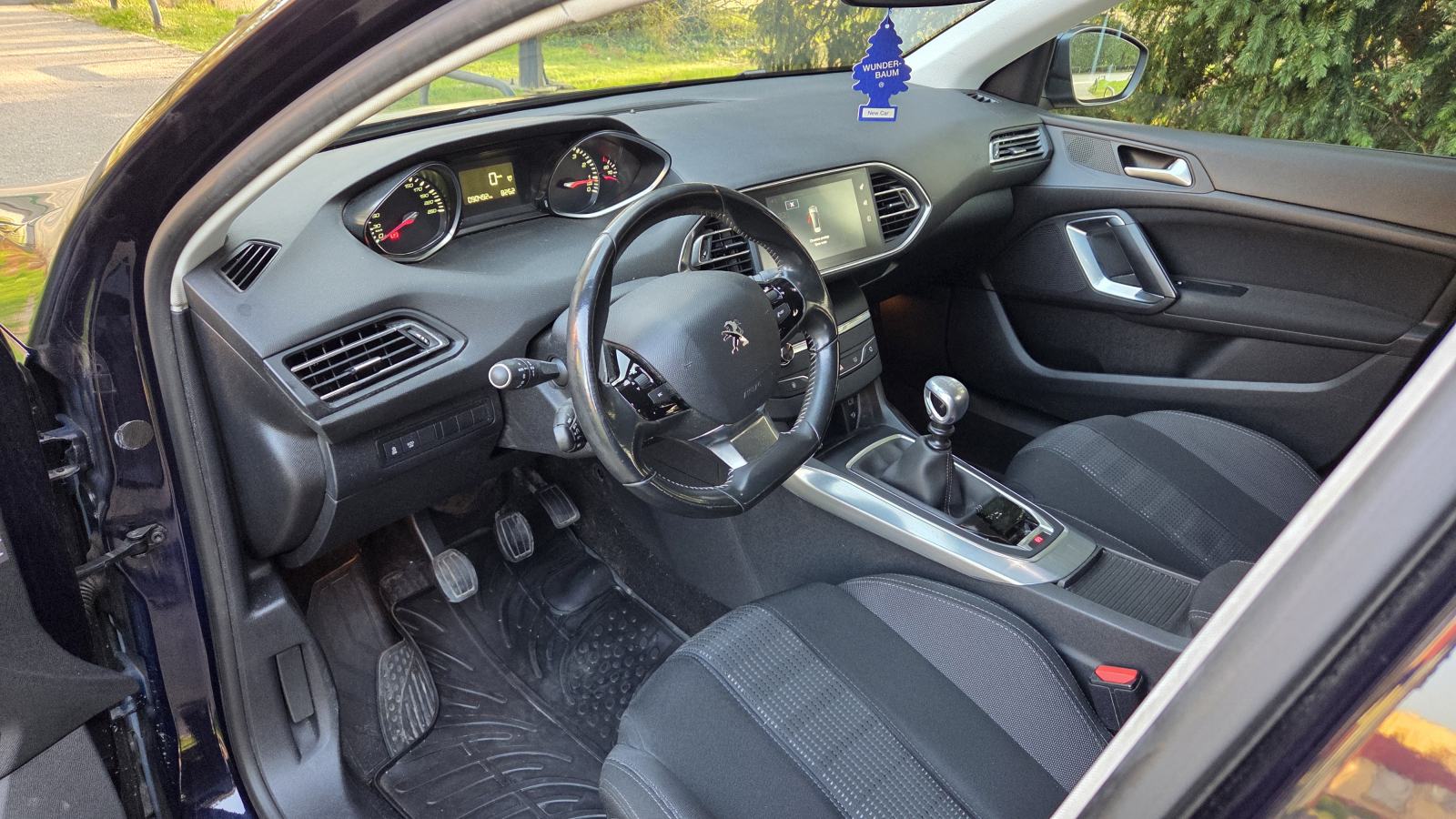 Peugeot 308 SW PureTech96kw/130ks, Allure, 90 000km,HR auto odličan, fotografija 9