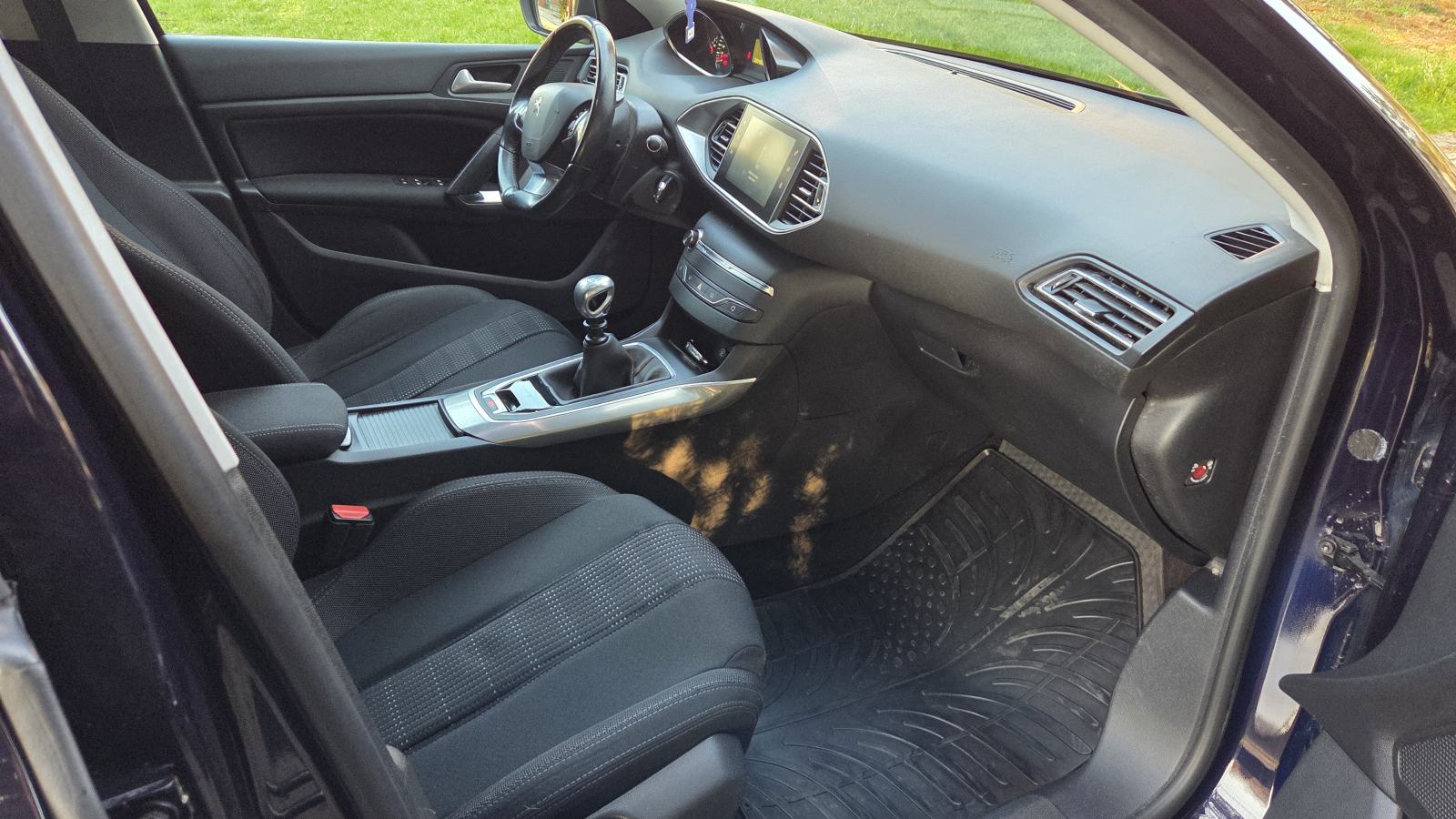 Peugeot 308 SW PureTech96kw/130ks, Allure, 90 000km,HR auto odličan, fotografija 11