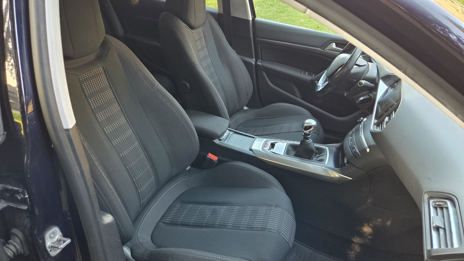 Peugeot 308 SW PureTech96kw/130ks, Allure, 90 000km,HR auto odličan, fotografija 12