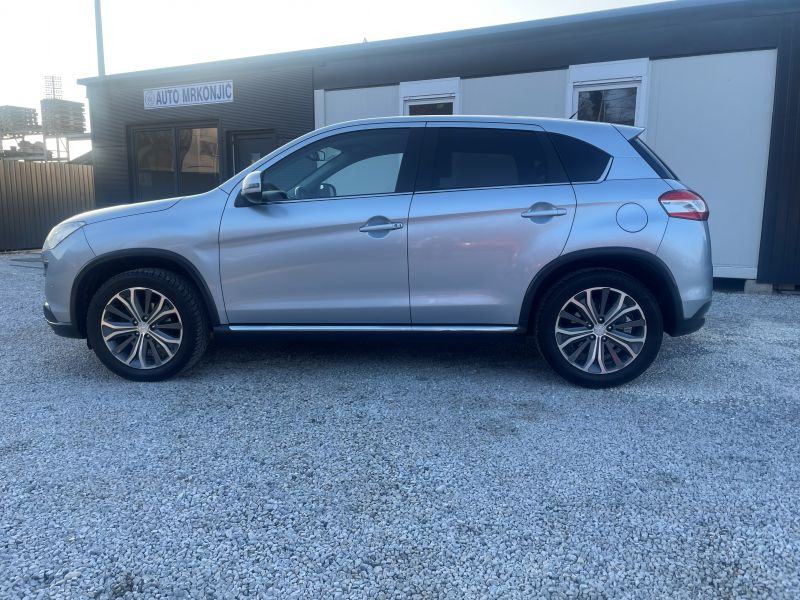 Peugeot 4008 1,6 HDi 4x4 115 *ALURE*XENON*NAVIGACIJA*KAMREA*SERVISNA*, fotografija 7
