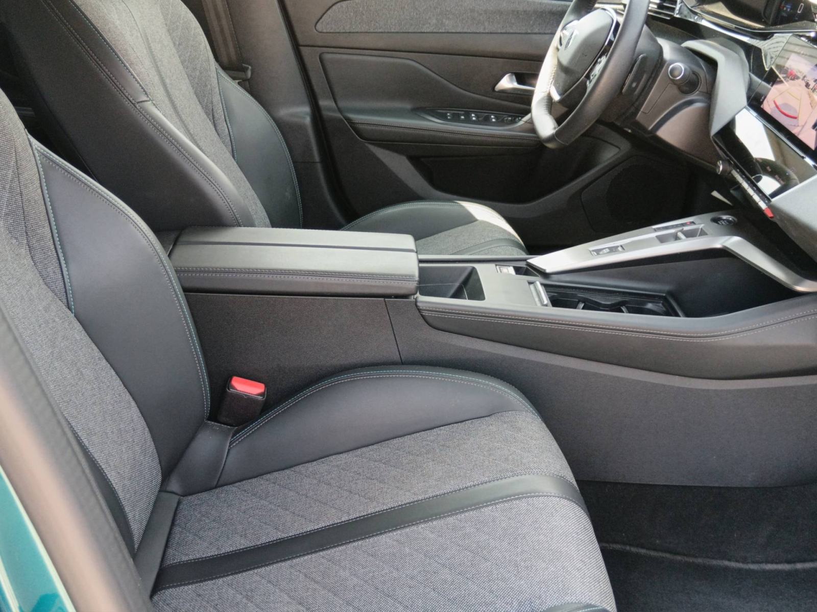 PEUGEOT 408 1.2 PureTech 130 KS AUTOMATIK ALLURE *VOZILO S JAMSTVOM*, fotografija 13