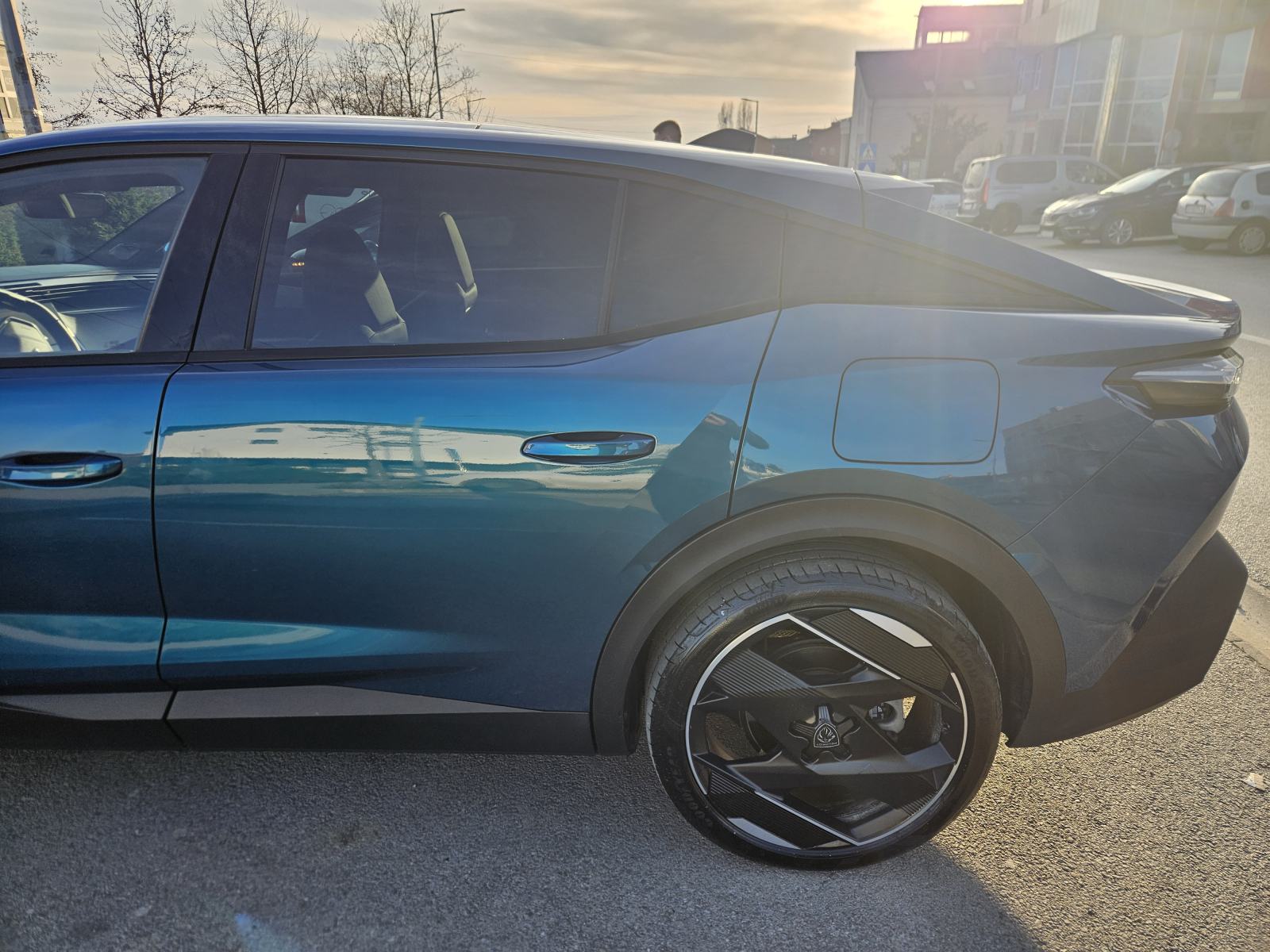 Peugeot 408 GT plugin hybrid 225KS, full oprema, krovni prozor, fotografija 5