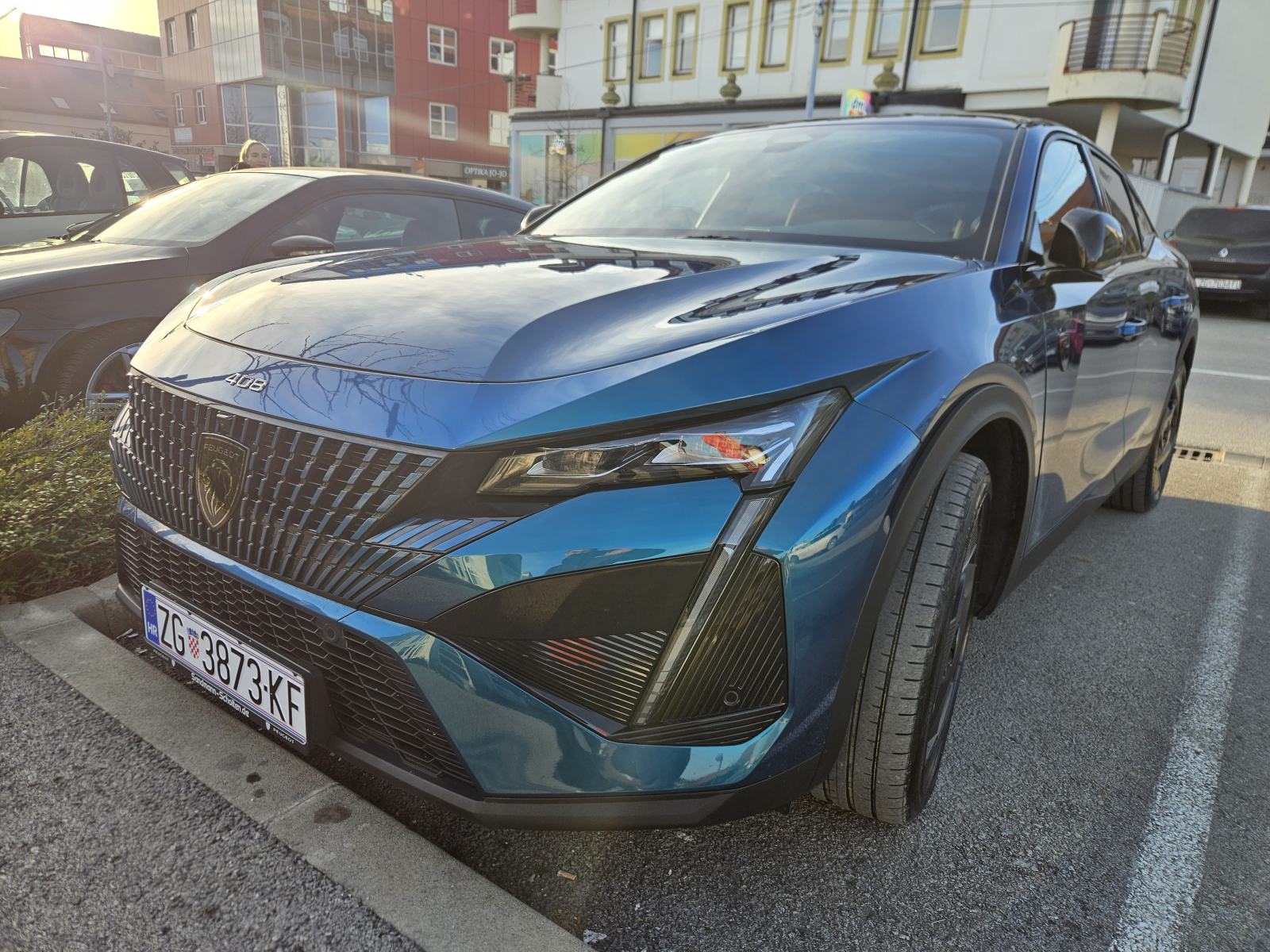 Peugeot 408 GT plugin hybrid 225KS, full oprema, krovni prozor, fotografija 3