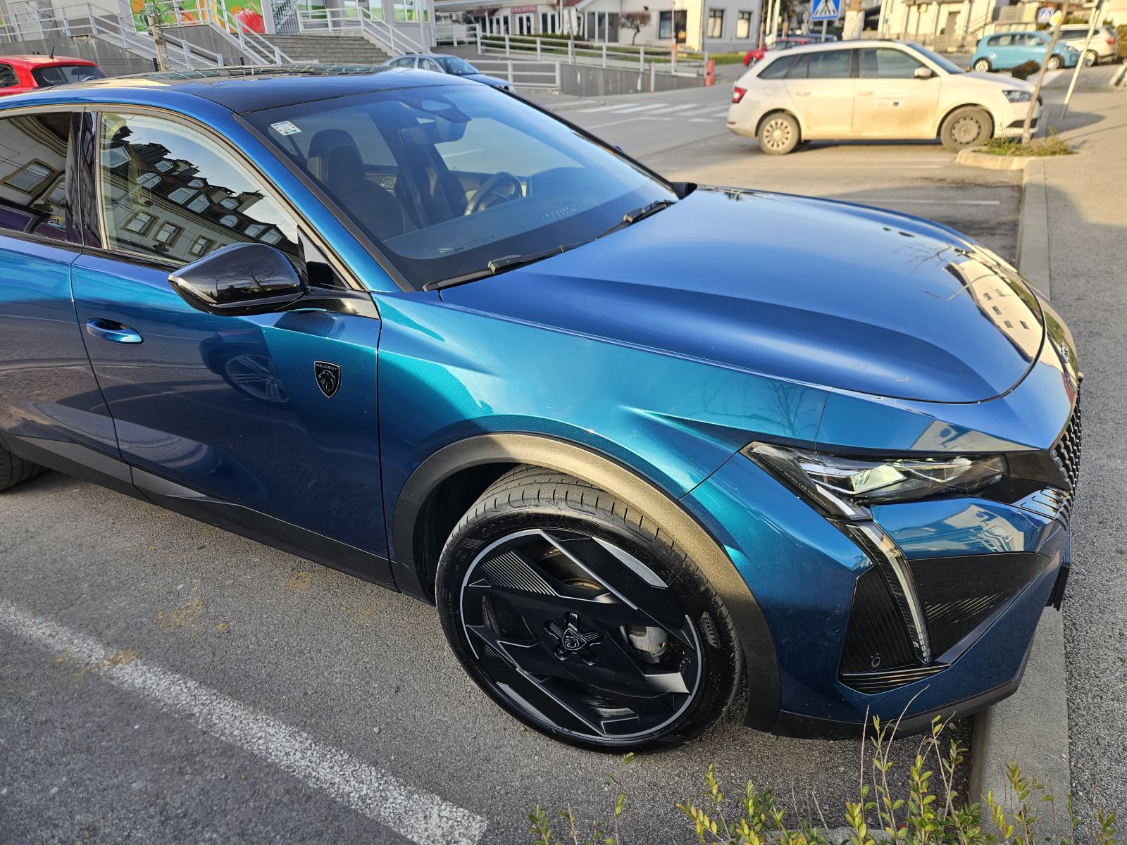 Peugeot 408 GT plugin hybrid 225KS, full oprema, krovni prozor, fotografija 9