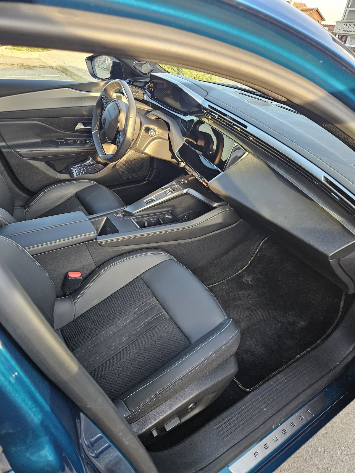 Peugeot 408 GT plugin hybrid 225KS, full oprema, krovni prozor, fotografija 11