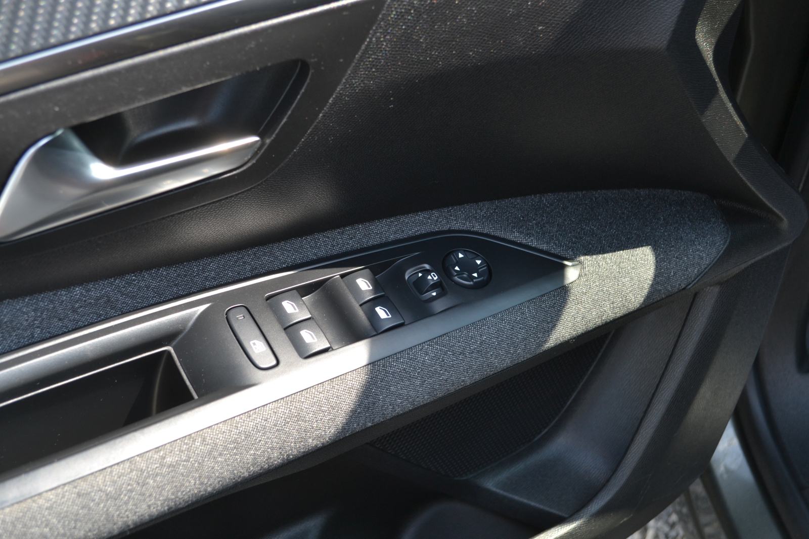 Peugeot 5008 1,2 130ks automatik *** LEASING 1-6 god *** rata 220€ **, fotografija 11