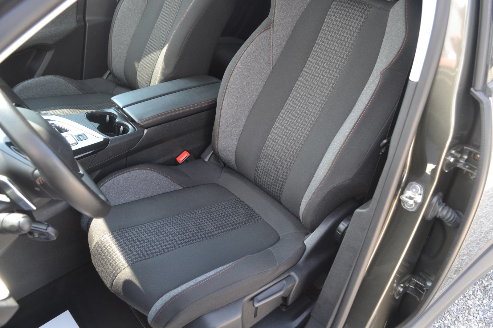 Peugeot 5008 1,2 130ks automatik *** LEASING 1-6 god *** rata 220€ **, fotografija 15