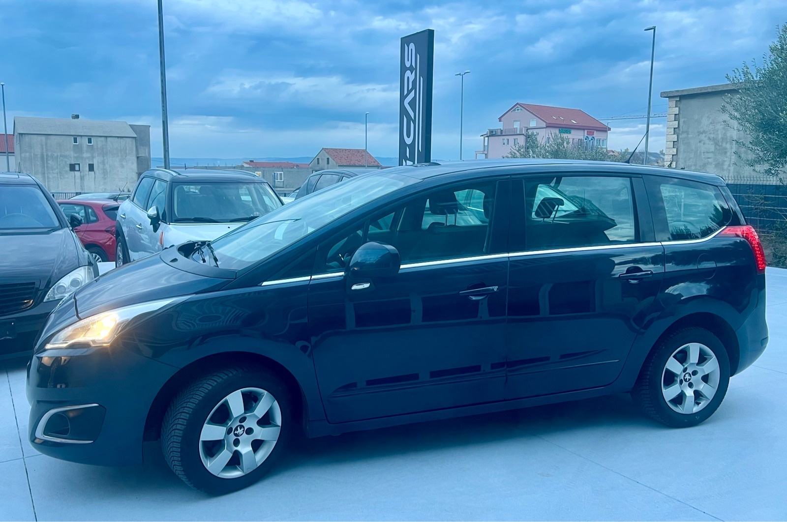 Peugeot 5008 1,2 e-THP —Mod 2016—7 SJEDALA—REG.GOD.DANA—NAVI—2xPDC—TOP, fotografija 2
