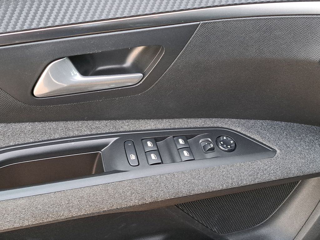 Peugeot 5008 1,2, fotografija 20