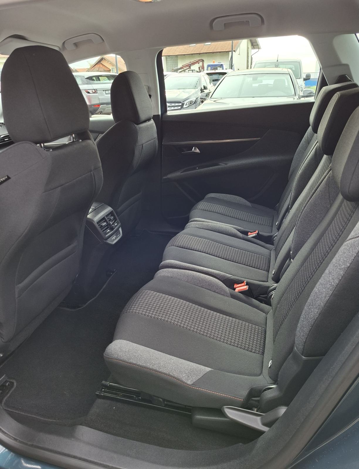 Peugeot 5008 1,2PureTech-7SJEDALA-2020-VELIKI SERVIS-KAO NOV, fotografija 6
