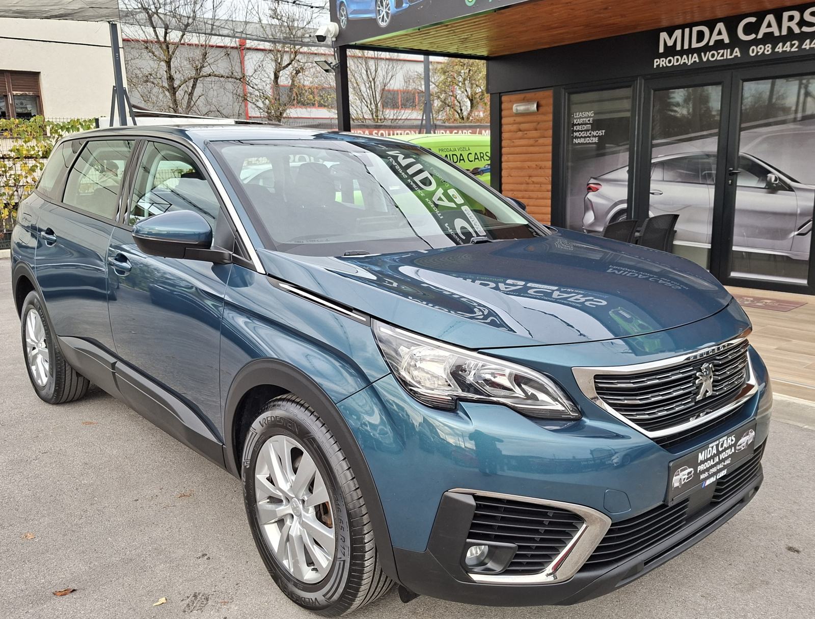 Peugeot 5008 1,2PureTech-7SJEDALA-2020-VELIKI SERVIS-KAO NOV, fotografija 3