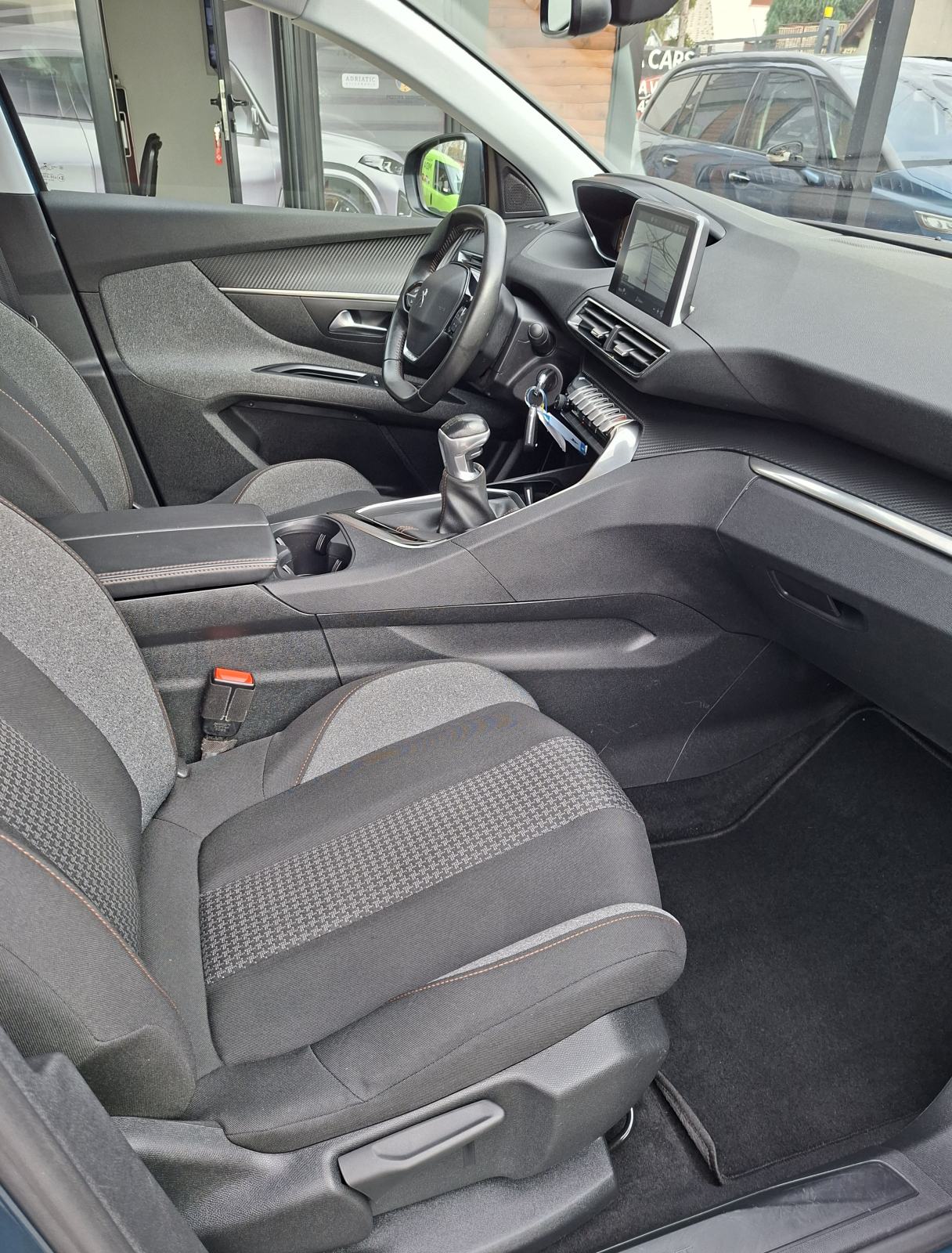 Peugeot 5008 1,2PureTech-7SJEDALA-2020-VELIKI SERVIS-KAO NOV, fotografija 20