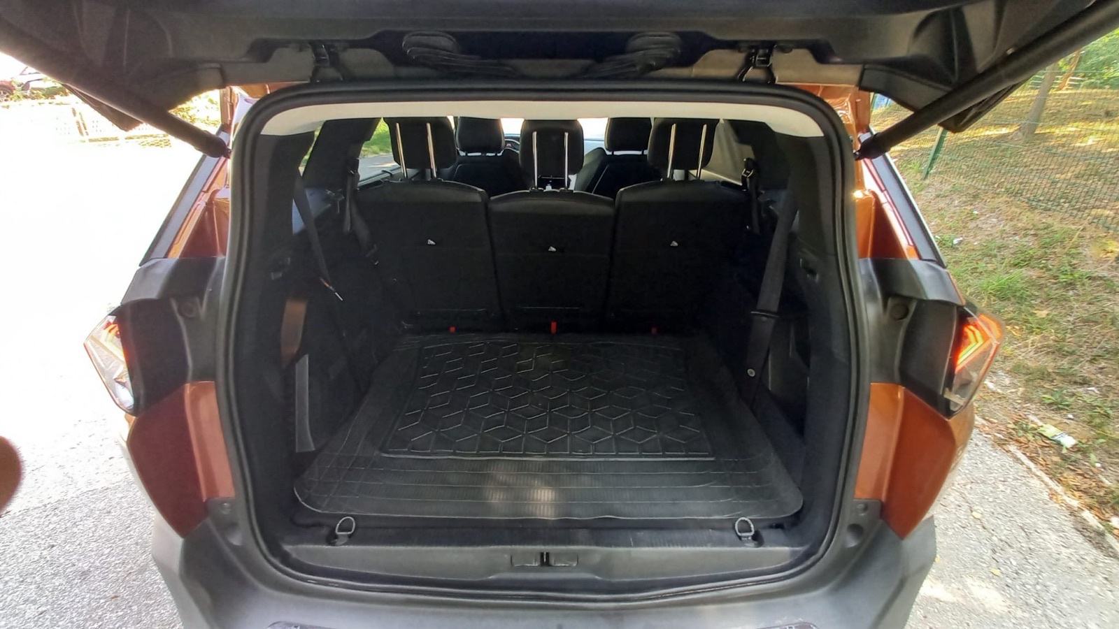 Peugeot 5008 1,5 AUTOMATIC -F1 SAMO 74000 KM ALLURE SPORT LEASING, fotografija 17