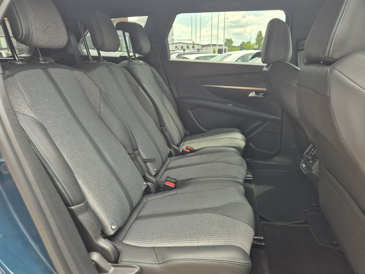 Peugeot 5008 1,5 BlueHDI 130 Allure Business Aut., fotografija 12
