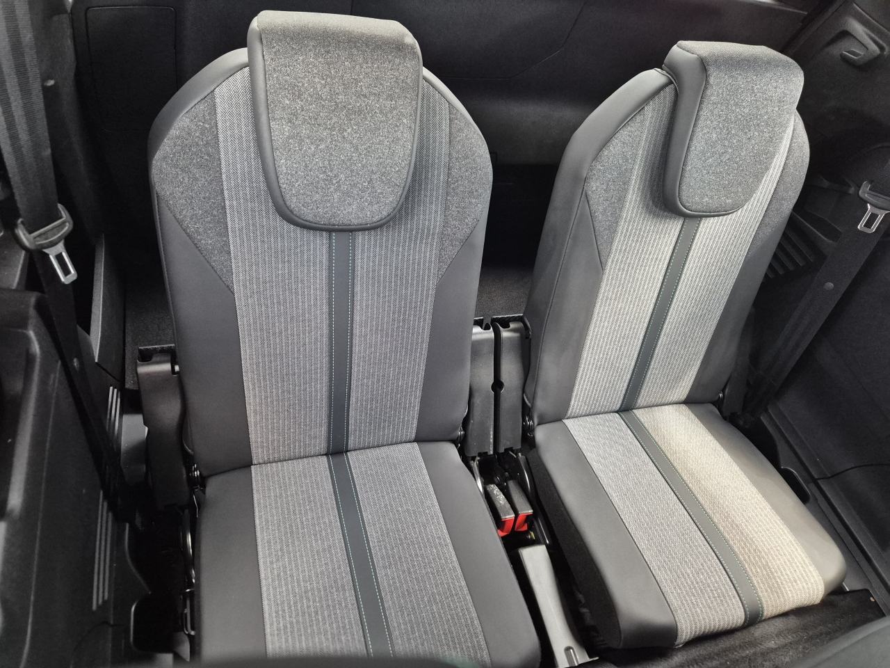 Peugeot 5008 1,5 BlueHDI 130 Allure Business Aut., fotografija 14