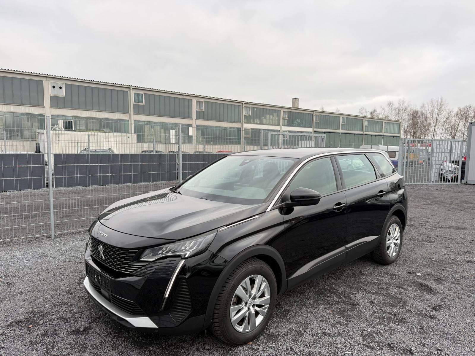 Peugeot 5008 1,5 BlueHDI automatik allure redizajn 7 sjedala, pogled izvana - slika 1