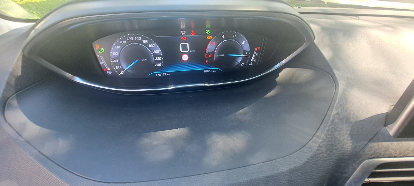 Peugeot 5008 1,5 BlueHDI automatik.Reg do 07/2027, fotografija 9