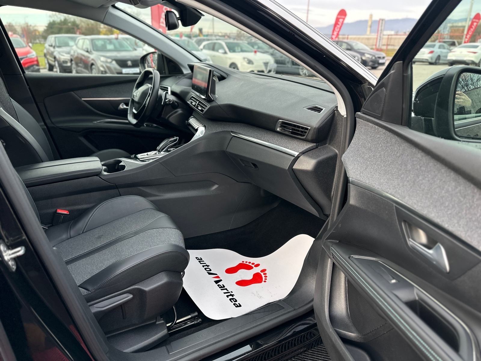 Peugeot 5008 1,5 HDI Automatik, 7 Sjedala, Kamera, Navi, 18" ALU, fotografija 12