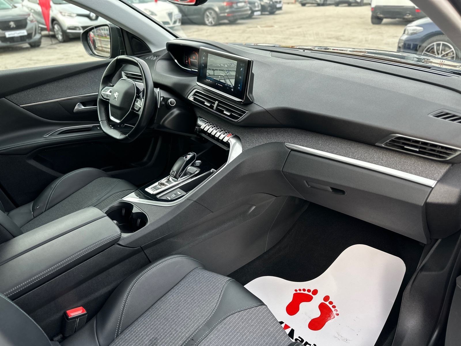 Peugeot 5008 1,5 HDI Automatik, 7 Sjedala, Kamera, Navi, 18" ALU, fotografija 13