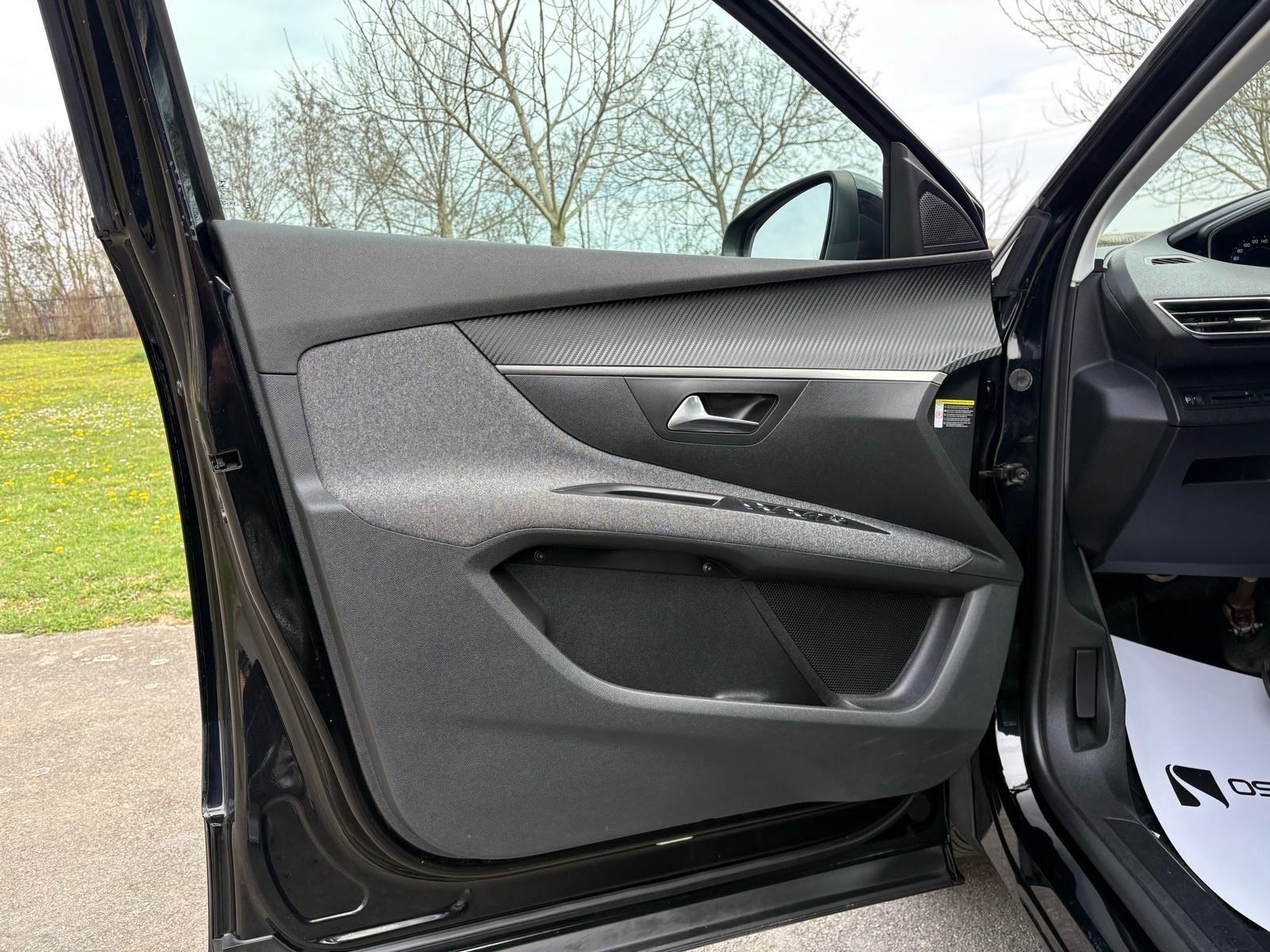 Peugeot 5008 1,5 HDI Active, fotografija 18