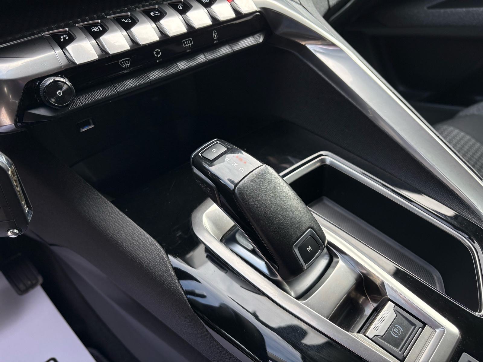 Peugeot 5008 1,5 HDI Active, fotografija 16