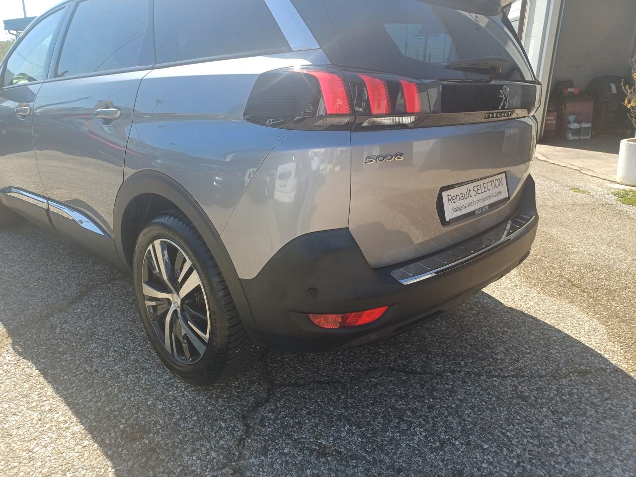 Peugeot 5008 1,6 BlueHDI 120 KS, ALLURE Aut., 7 SJEDALA,, fotografija 10