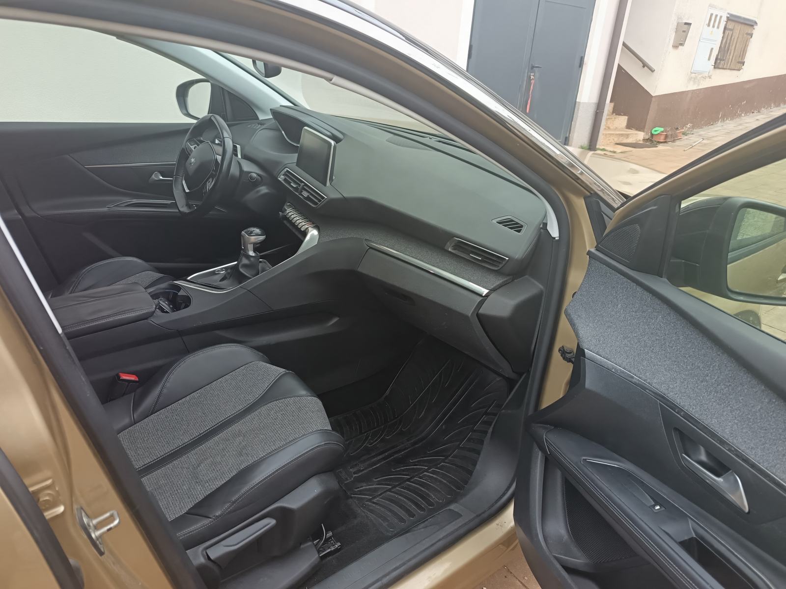 Peugeot 5008 1,6 BlueHDI, fotografija 9