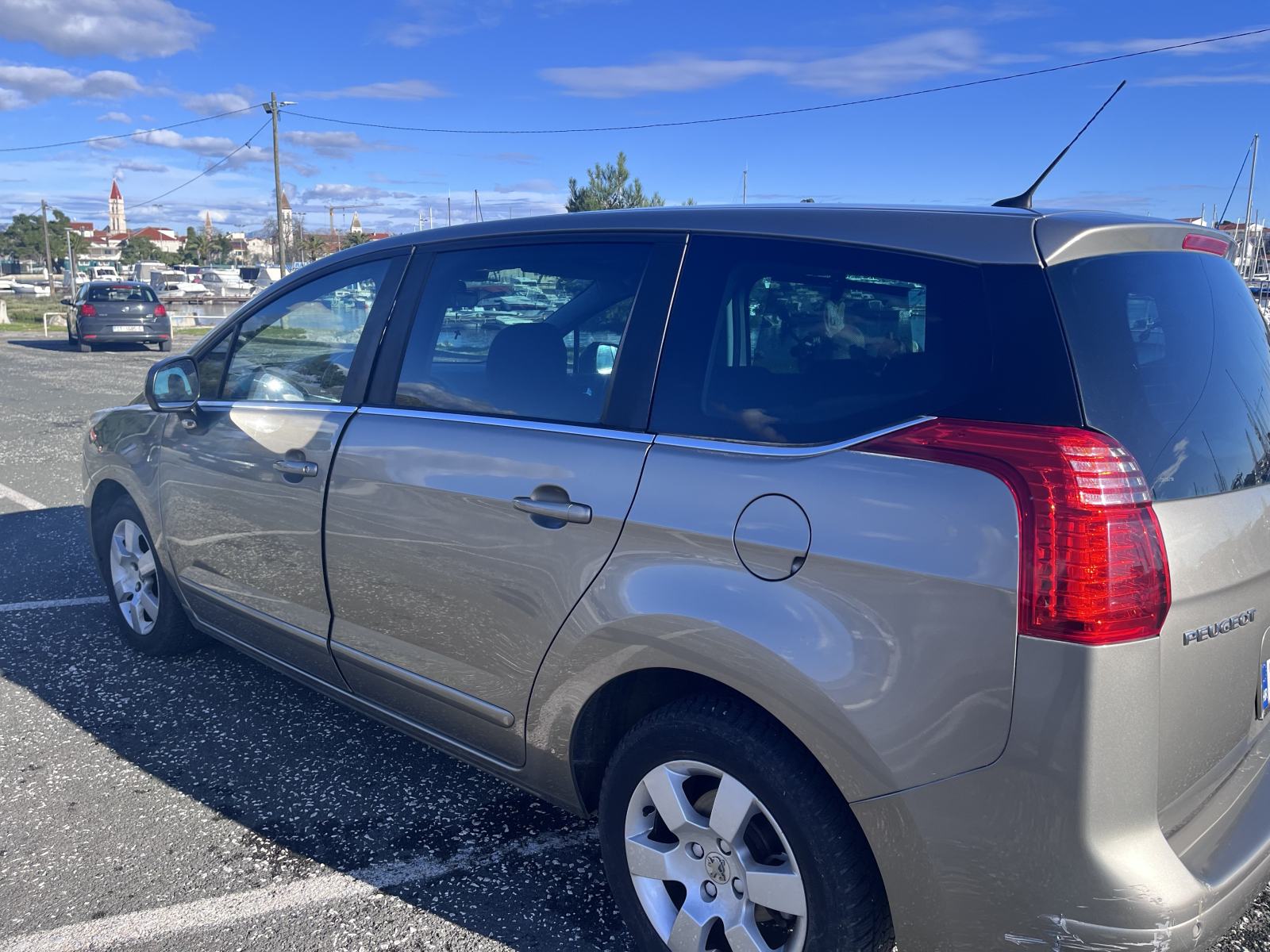Peugeot 5008 1,6 e-HDi automatik, fotografija 2